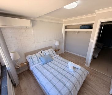 Holiday At Home - 4 Bedroom, 2 Bathroom, Expansive Deck & Water Views - Photo 6