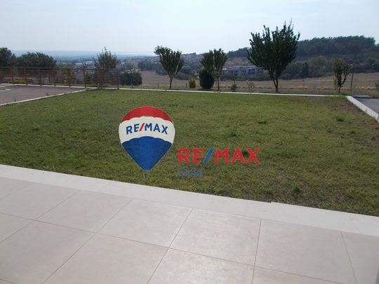 Μονοκατοικία 200 τ.μ. προς ενοικίαση - Photo 1
