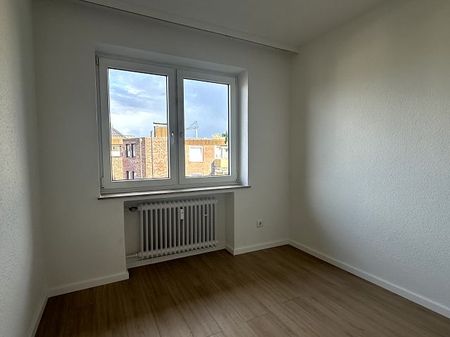 BEZUGSFREIE, FRISCH RENOVIERTE 4 ZIM.-WOHNUNG MIT BALKON IM HERZEN VON LANK-LATUM - Photo 5