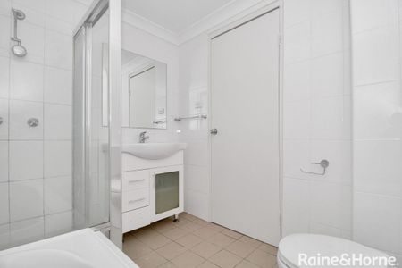 Convenient Location - Photo 3