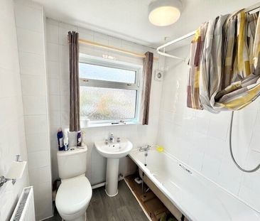 Aldergrove Walk, Hornchurch, RM12 6NT - Photo 3
