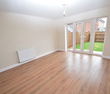2 bedroom mid terraced house to rent - Photo 2