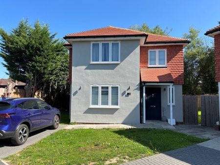 Horley 4 bedroom house to rent - Photo 5