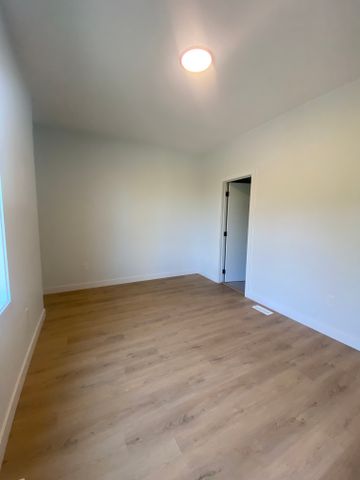 3-Bedroom Townhouse for Rent in Killarney - Photo 3