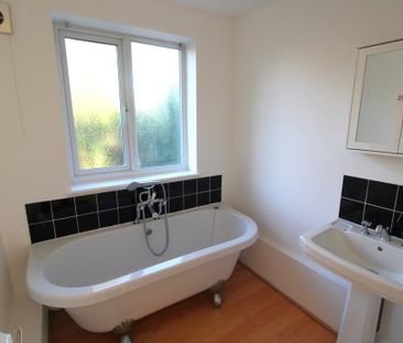 2 bedroom end of terrace house to rent - Photo 2