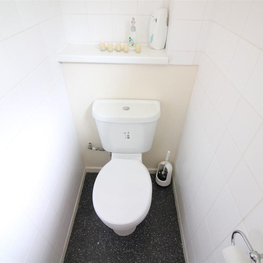 Wellington Road North, Hounslow - Photo 1