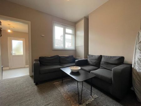 3 bedroom apartment to rent - Photo 2