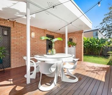 Charming 2-Bedroom Rental House in Greenslopes - Your Serene Retrea... - Photo 4