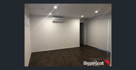 STYLISH AND SECLUDED TOWNHOUSE! - Photo 2