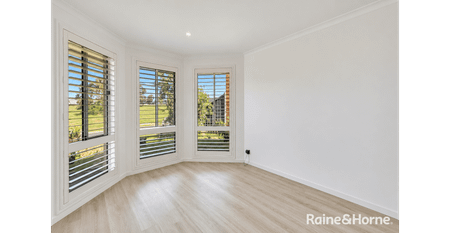Spacious Family Living in the Heart of Roxburgh Park - Photo 3