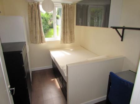 5 Bed Student Home - 31 Somner Close - Photo 4