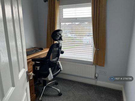 3 bedroom semi-detached house to rent - Photo 5