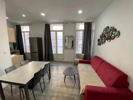 Appartement meublé Type 2 en dernier étage avec stationnement. - Photo 2