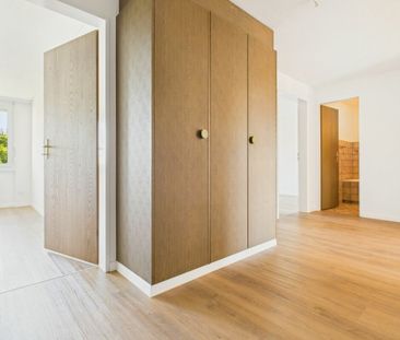 Grosszügige und gepflegte 4.5 Zimmer Wohnung an zentraler Lage! - Photo 2