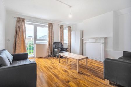 3 bedroom flat to rent - Photo 4