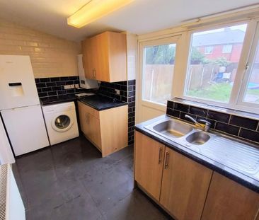 3 bedroom terraced house to rent - Photo 4