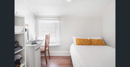 Charming freshly painted terrace nestled in sought out location - Photo 5