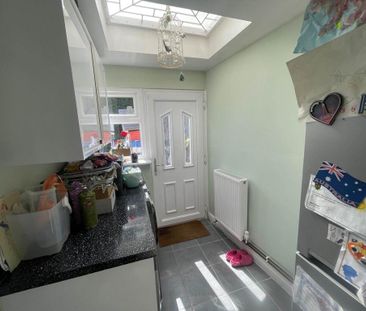 3 bedroom semi-detached house to rent - Photo 6
