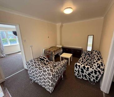 Harrison Road, SO17 - Photo 2