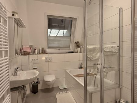 Wunderschöne DG-Altbauwohnung mit Balkon in der Weststadt - Photo 5