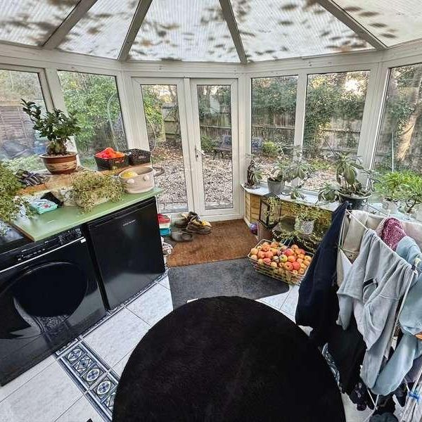 Broad Street, Guildford, Surrey, GU3 - Photo 1