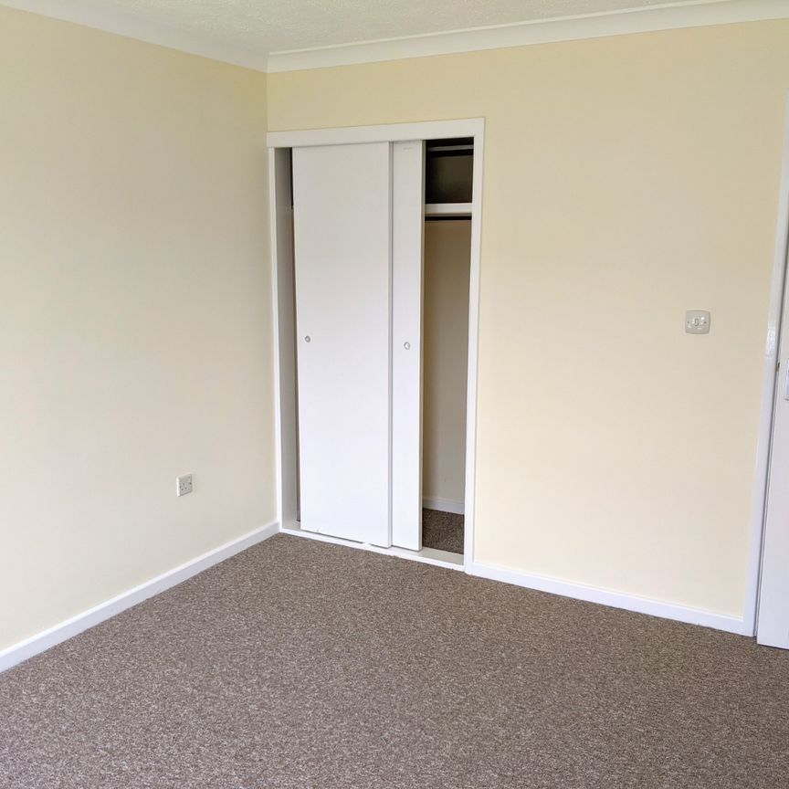 2 bedroom flat to rent Waterford Place, Highcliffe - Photo 1
