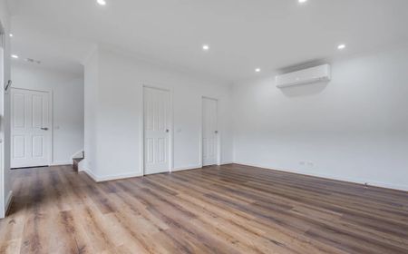 2/12 Bruce Street, Fawkner VIC 3060 - Townhouse For Rent | Domain - Photo 2