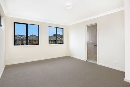 63 William Hart Crescent, Penrith - Photo 5