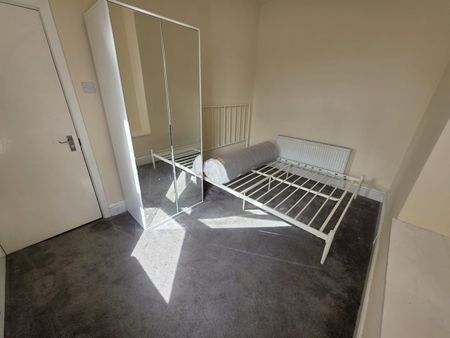 Room in a Shared House, Lawrence Road, L15 - Photo 5