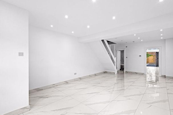 3 bedroom terraced house to rent - Photo 1