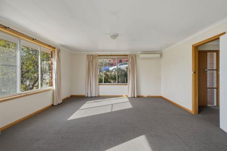 Stylish 3-Bed Home in Lenah Valley - Photo 3