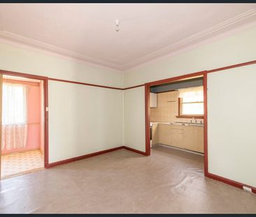 SPACIOUS ROOMS THROUGHOUT - Photo 4