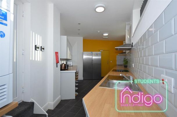 1 bedroom in a house share to rent - Photo 1