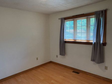 For Lease - 46 Kennedy Drive Unit# MAIN LEVEL, Kawartha Lakes, Ontario - Photo 3