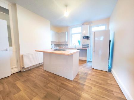 2 bedroom terraced house to rent - Photo 4
