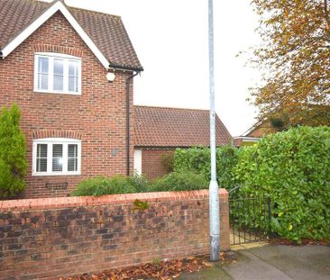 3 bedroom terraced house to rent - Photo 4