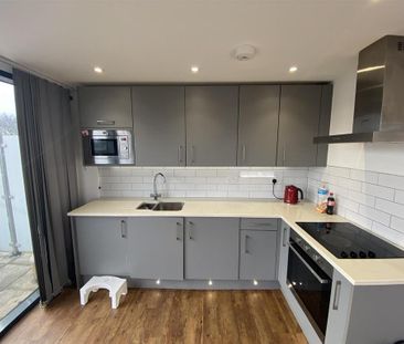 2 bedroom penthouse to rent - Photo 1