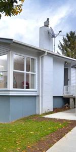 Tidy 3-Bedroom Home in Handy Manurewa Location - Photo 4