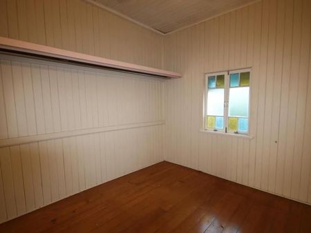 A SPACIOUS HIGH-SET HOME WITH 2 BEDROOMS PLUS ENCLOSED VERANDAS. - Photo 2