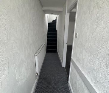 2 bedroom end of terrace house to rent - Photo 4