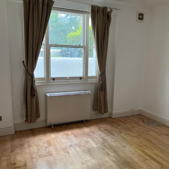 1 Bed Flat, The Mall, W5 - Photo 1