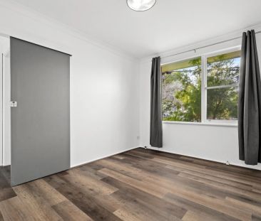 Tastefully Renovated Villa in Prime Location - Photo 4