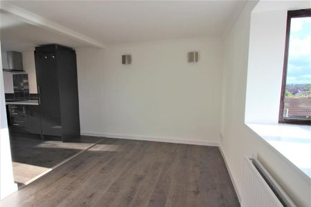 3 bedroom flat to rent - Photo 2