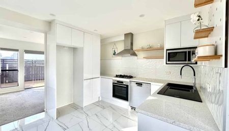 Three bedroom in Takanini - Photo 2