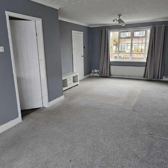 St. Nicholas Drive, Grimsby, DN37 - Photo 1