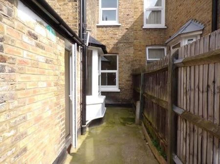 Room in a Shared House, Birkbeck Road, N17 - Photo 4
