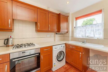 Cobham Close, Enfield, EN1 - Photo 5