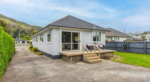 23 North Road, The Wood - Photo 1