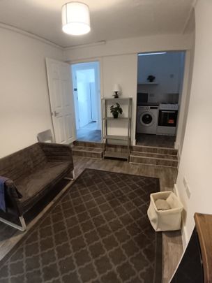 1 Bed Flat, Thornton Heath, CR7 - Photo 1