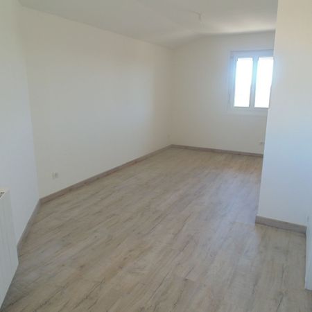 Location Appartement 3 pièces 92m² ST PAUL DE VARAX 01240 - Photo 4